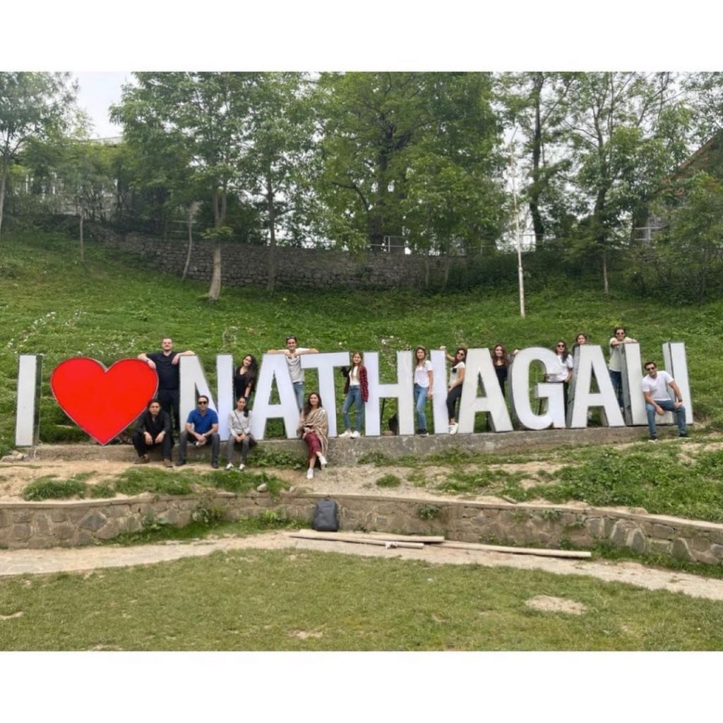 Mahira Khan Spotted With Beau & Friends In Nathia Gali