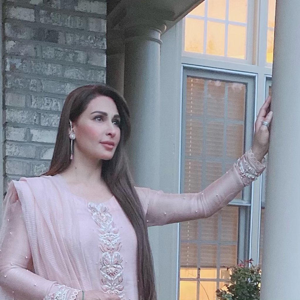 Beautiful Latest Pictures of Reema Khan with her Husband