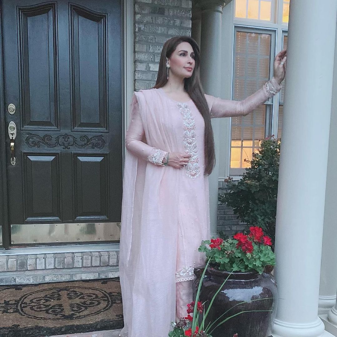 Beautiful Latest Pictures of Reema Khan with her Husband