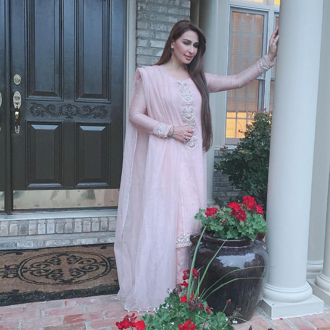 Beautiful Latest Pictures of Reema Khan with her Husband