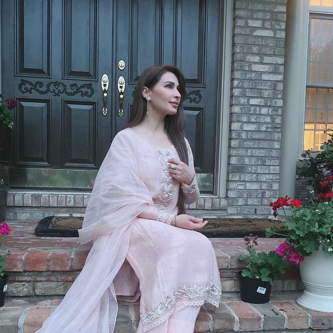 Beautiful Latest Pictures of Reema Khan with her Husband