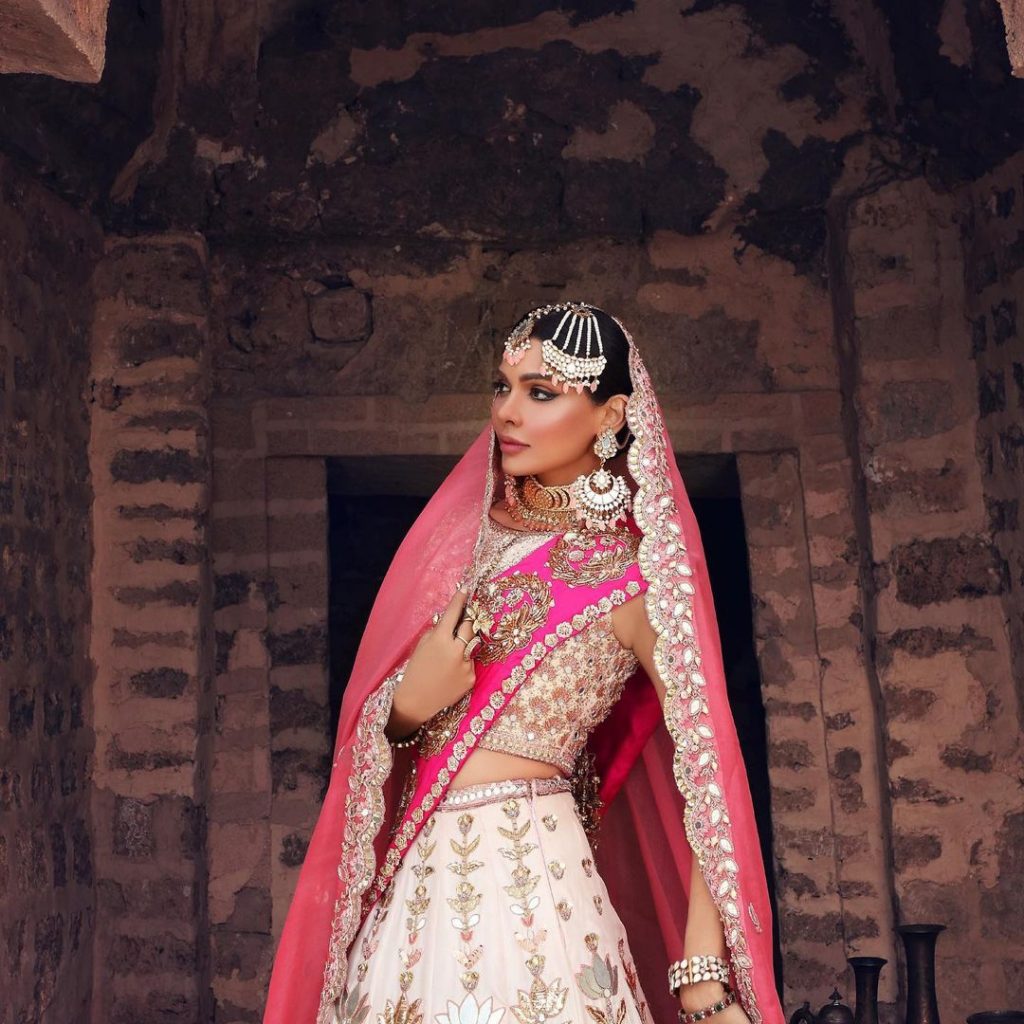 Sara Loren Stuns In Her Latest Bridal Shoot For Asma Aslam