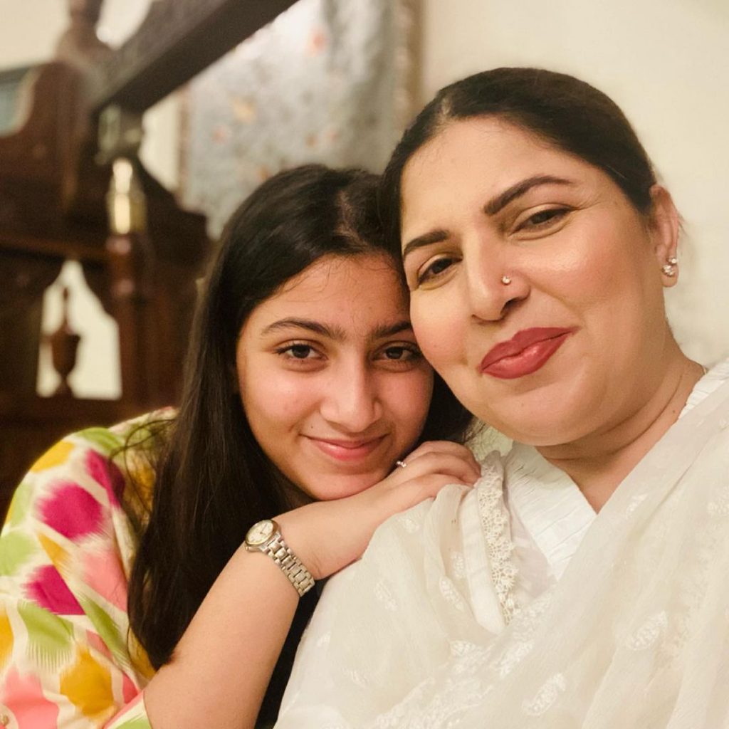 Shagufta Ejaz Adorable Pictures With Her Daughters