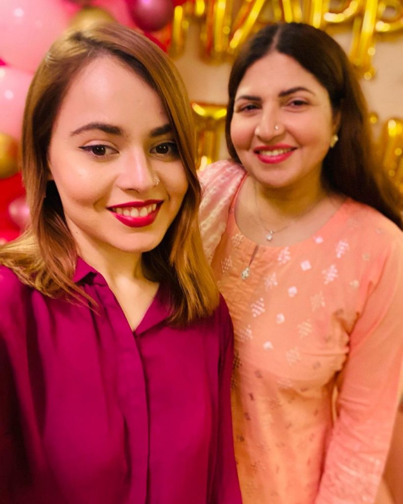 Shagufta Ejaz Adorable Pictures With Her Daughters