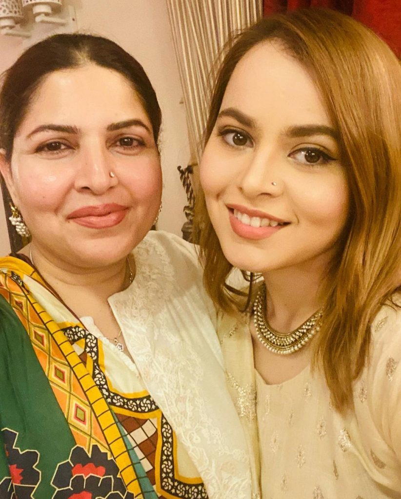 Shagufta Ejaz Adorable Pictures With Her Daughters