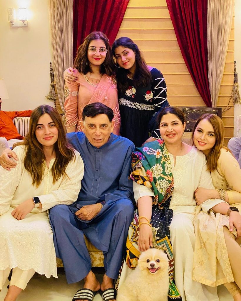 Shagufta Ejaz Adorable Pictures With Her Daughters