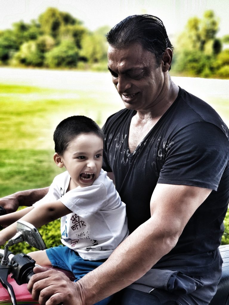 Shoaib Akhtar With His Adorable Sons - Pictures