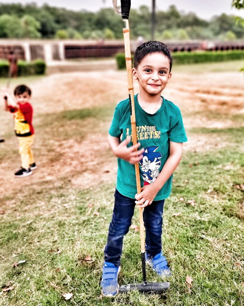 Shoaib Akhtar With His Adorable Sons - Pictures