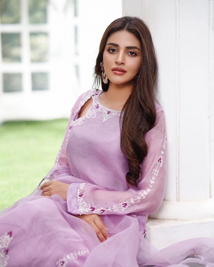 Anmol Baloch Flaunts Elegance In Bridal Shoot For Sana Abbas | Reviewit.pk