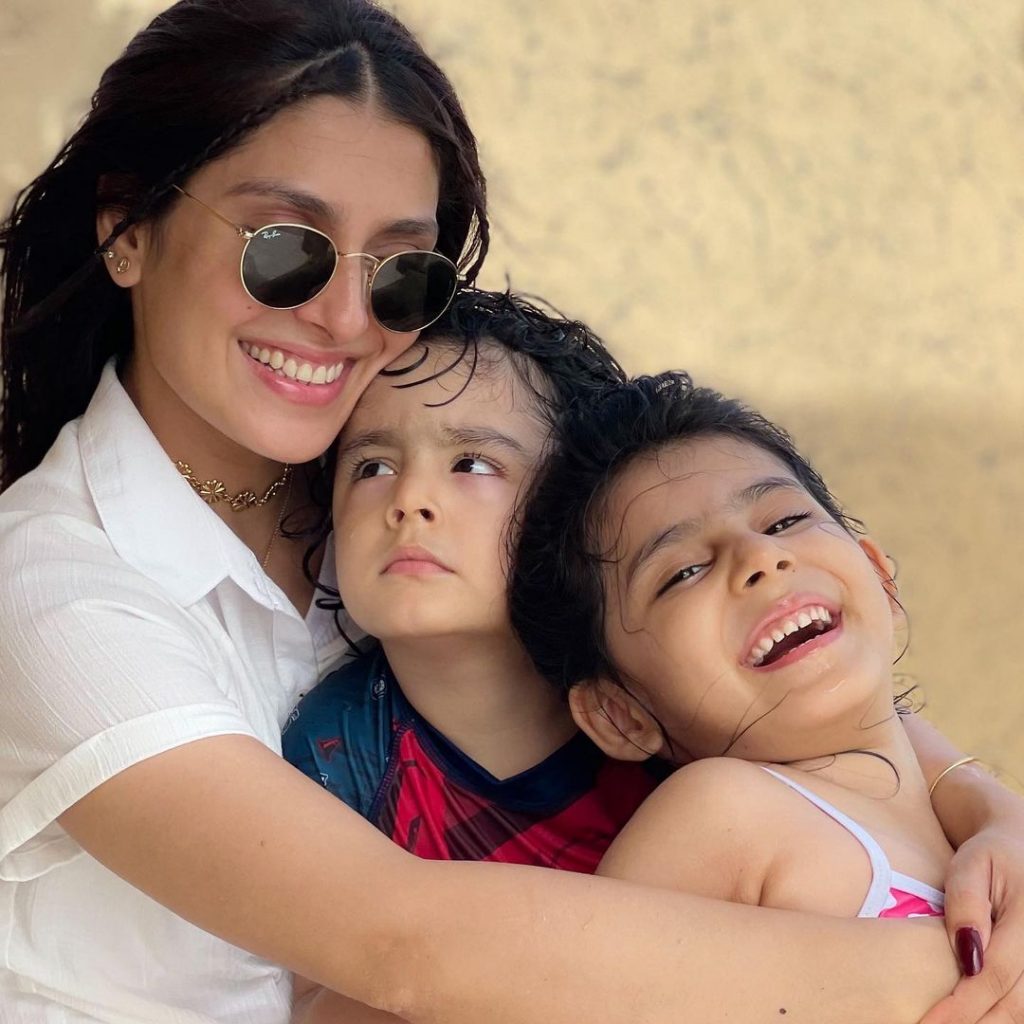Ayeza Khan Spending Time With Children At Beach