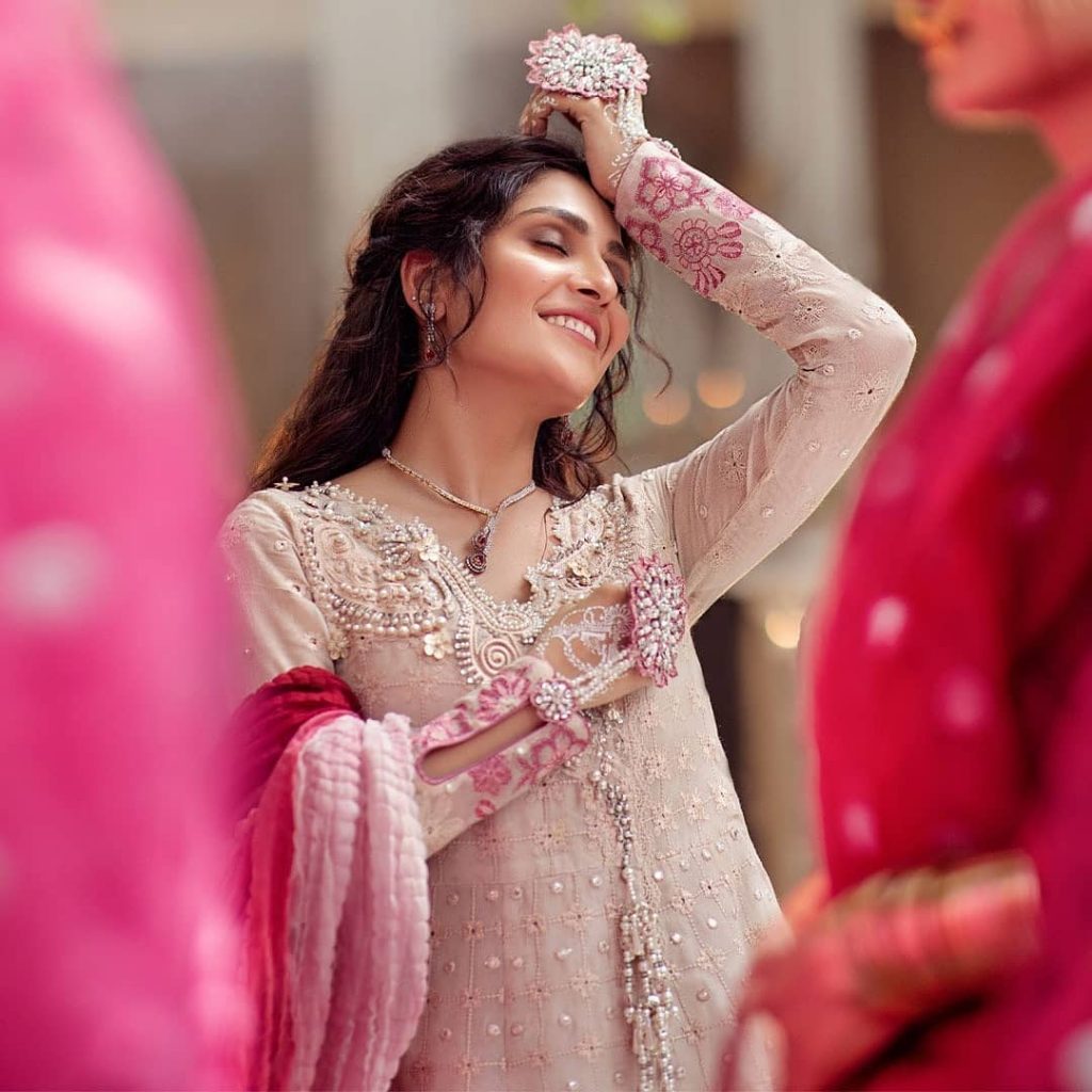 Ayeza Khan Turns Heads In Dreamy Shoot For "Dastaan" By Mushq