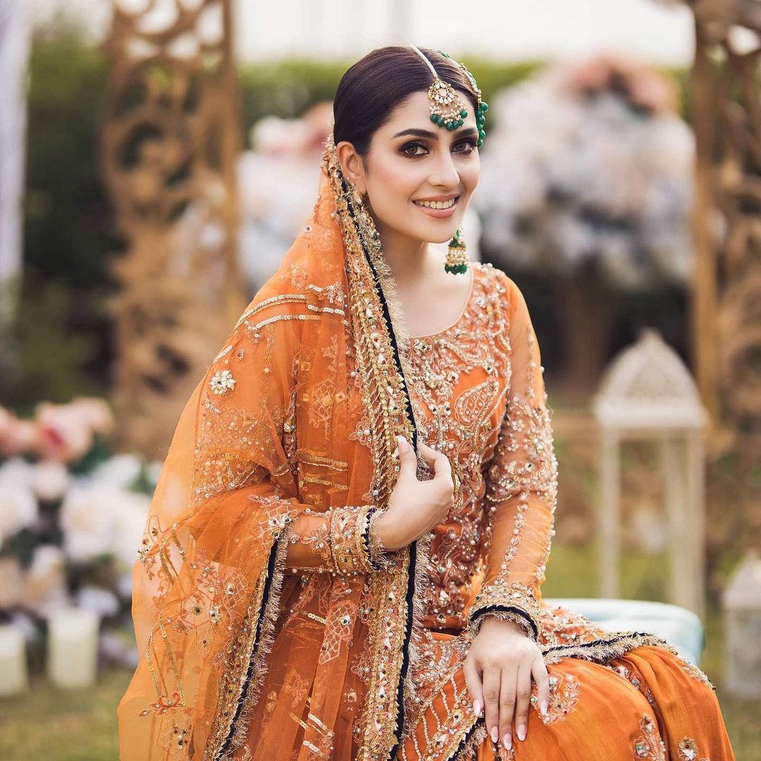 Ayeza Khan Looks Alluring In Her Latest Bridal Shoot | Reviewit.pk