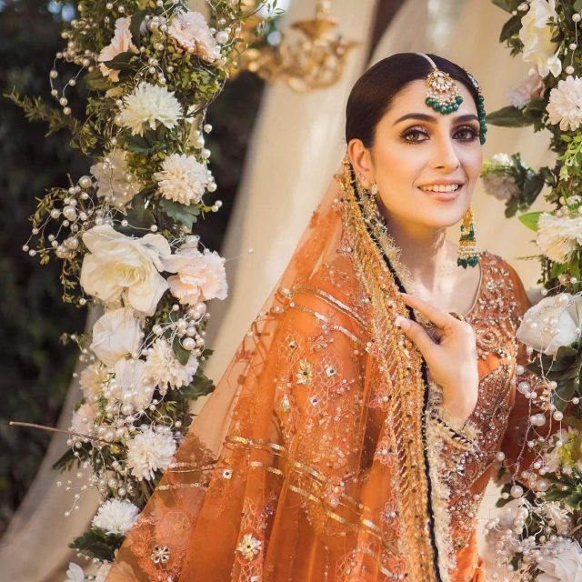 Ayeza Khan Looks Alluring In Her Latest Bridal Shoot | Reviewit.pk