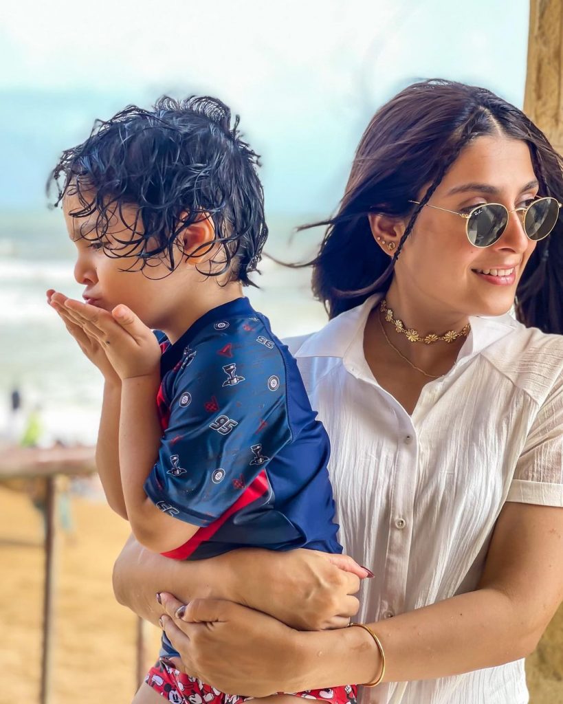 Ayeza Khan Spending Time With Children At Beach