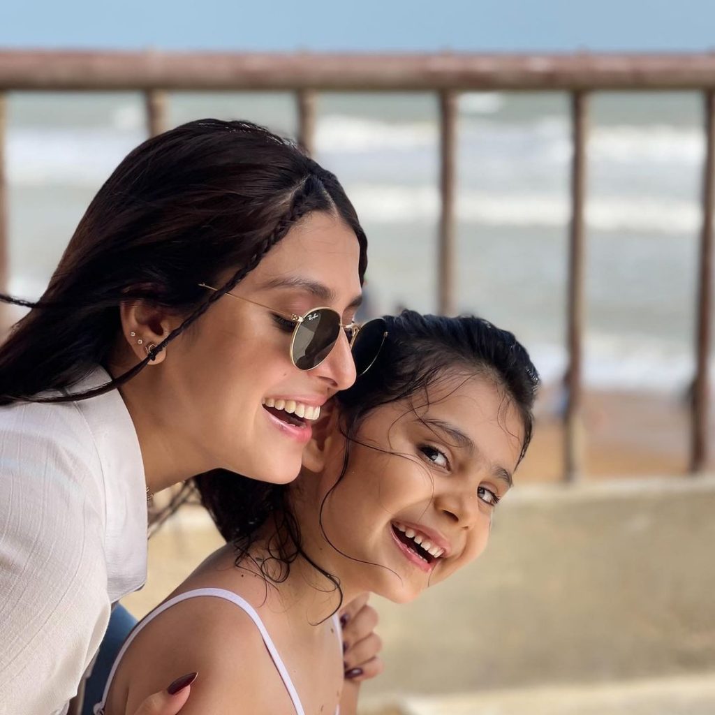 Ayeza Khan Spending Time With Children At Beach