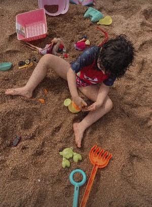 Ayeza Khan Spending Time With Children At Beach