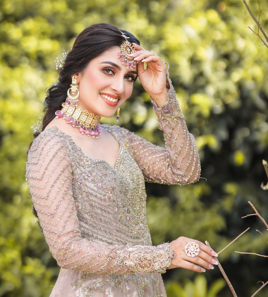 Ayeza Khan Dazzles As A Traditional Bride In Her Latest Photoshoot