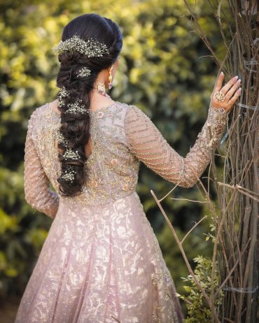 Ayeza Khan Dazzles As A Traditional Bride In Her Latest Photoshoot ...