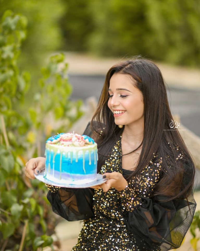 Child Star Emaan Khan Celebrates Her Birthday - Beautiful Pictures