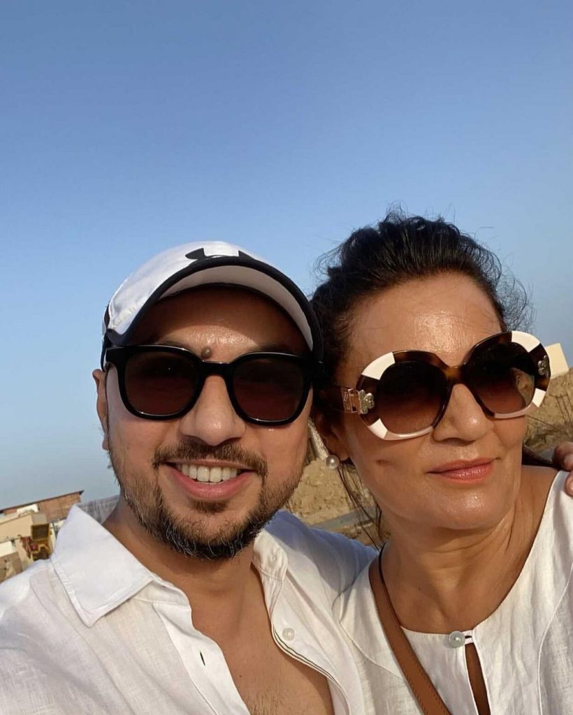 Sarwat Gillani Spends Day At Beach With Friends