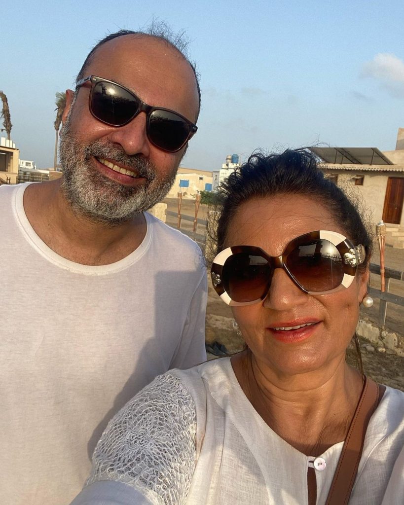 Sarwat Gillani Spends Day At Beach With Friends