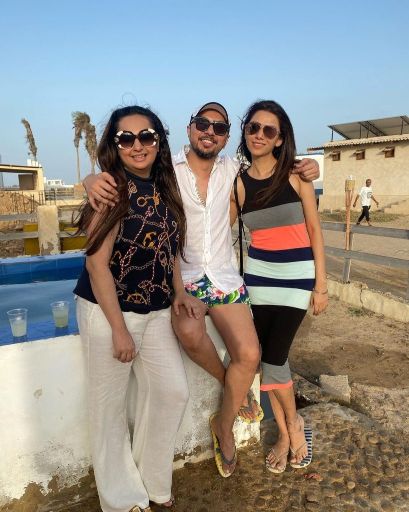 Sarwat Gillani Spends Day At Beach With Friends