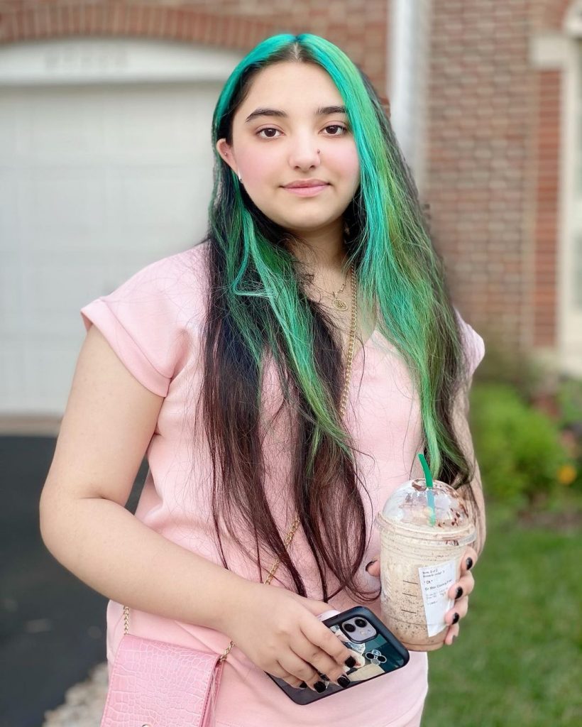 Javeria Saud's Daughter Under Severe Criticism After Dyeing Her Hair