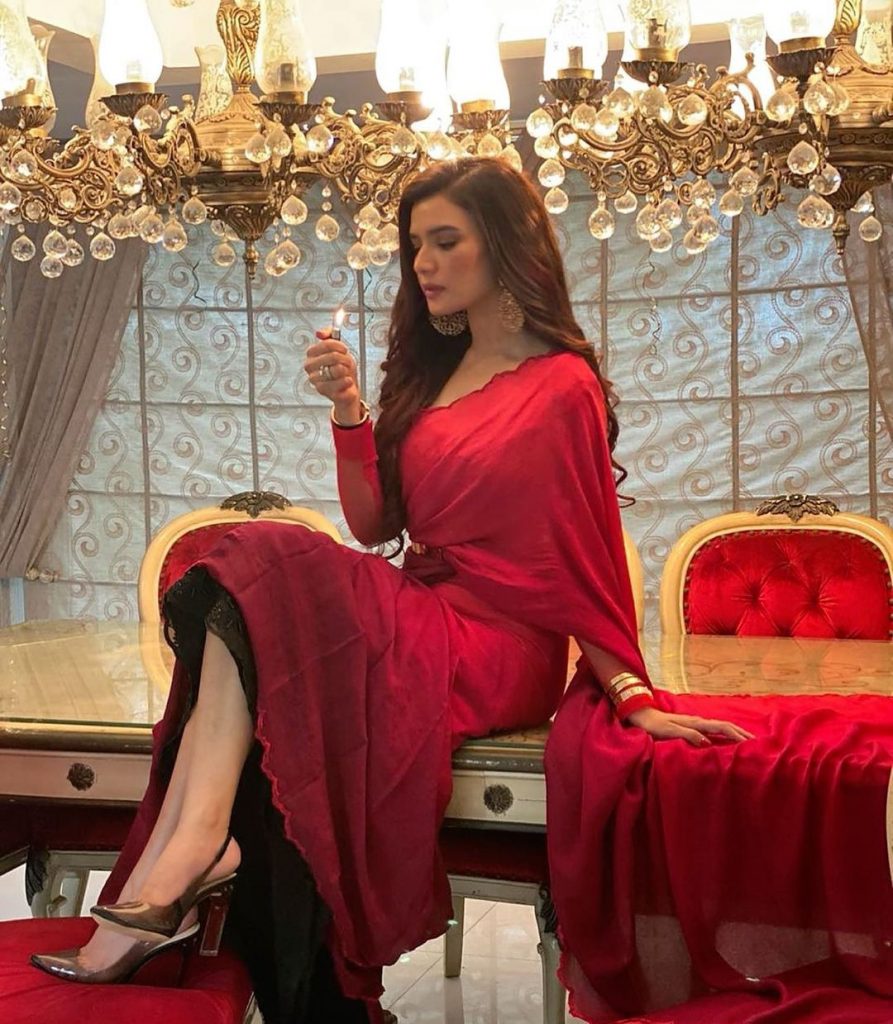 Kiran Haq Elegant Looks From Drama Fitoor - BTS Pictures