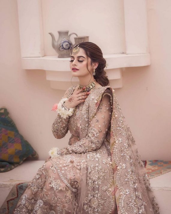 Minal Khan Nails Ethereal Elegance In Her Latest Bridal Shoot | Reviewit.pk