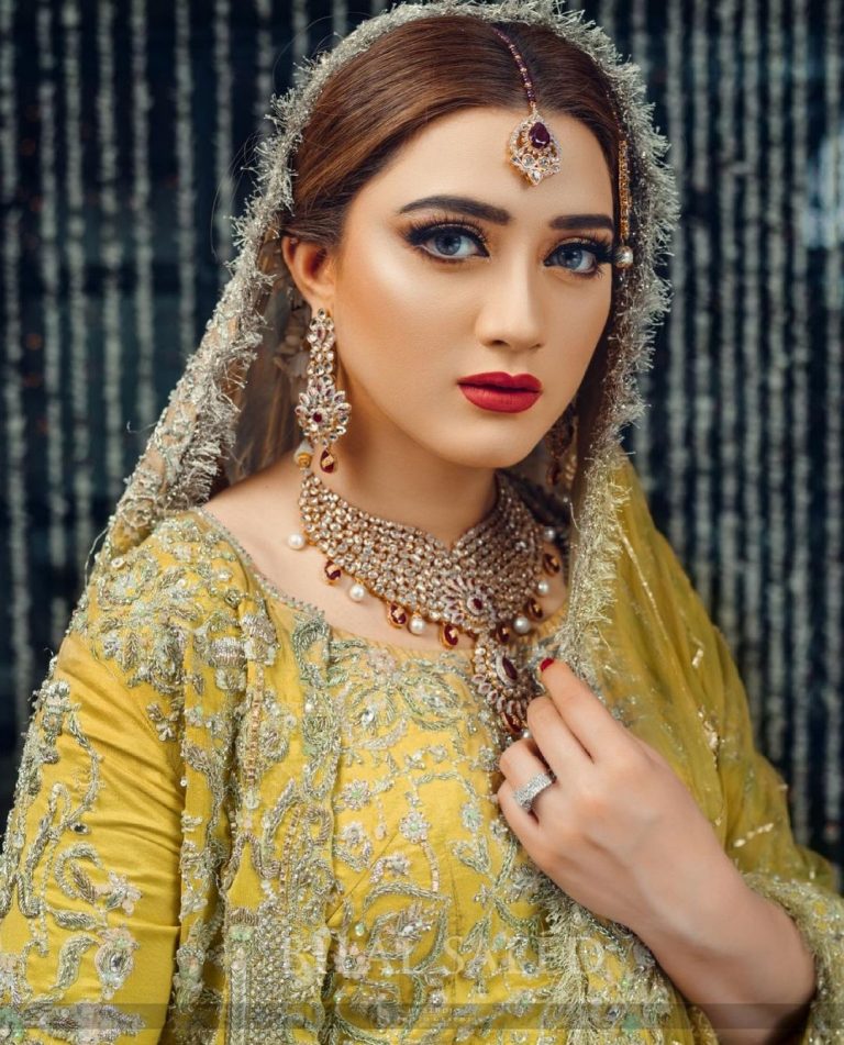 Momina Iqbal Makes A Style Statement In Her Latest Bridal Shoot ...