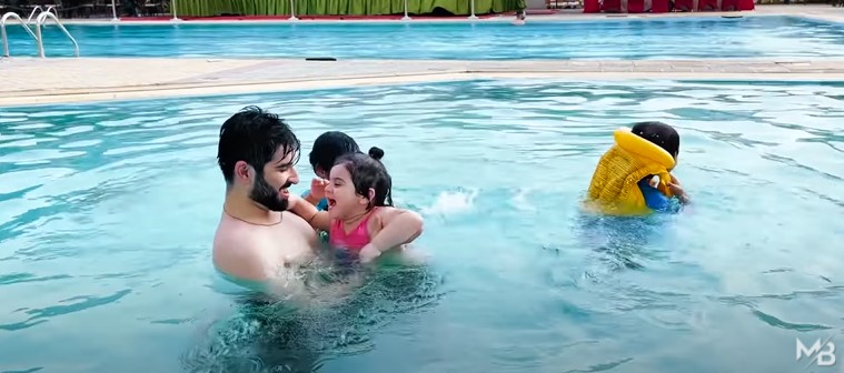 Muneeb Butt Having Fun Time With Family At The Pool