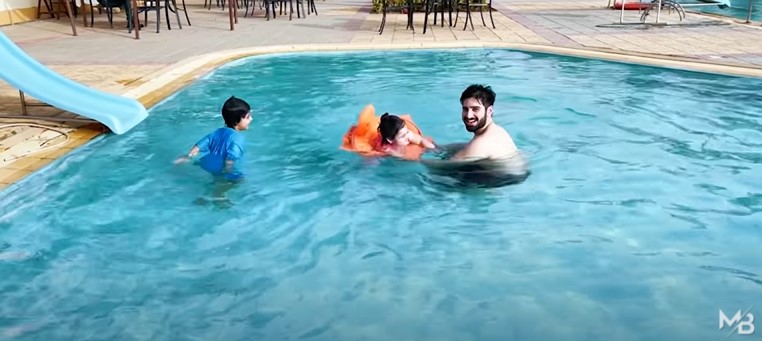 Muneeb Butt Having Fun Time With Family At The Pool
