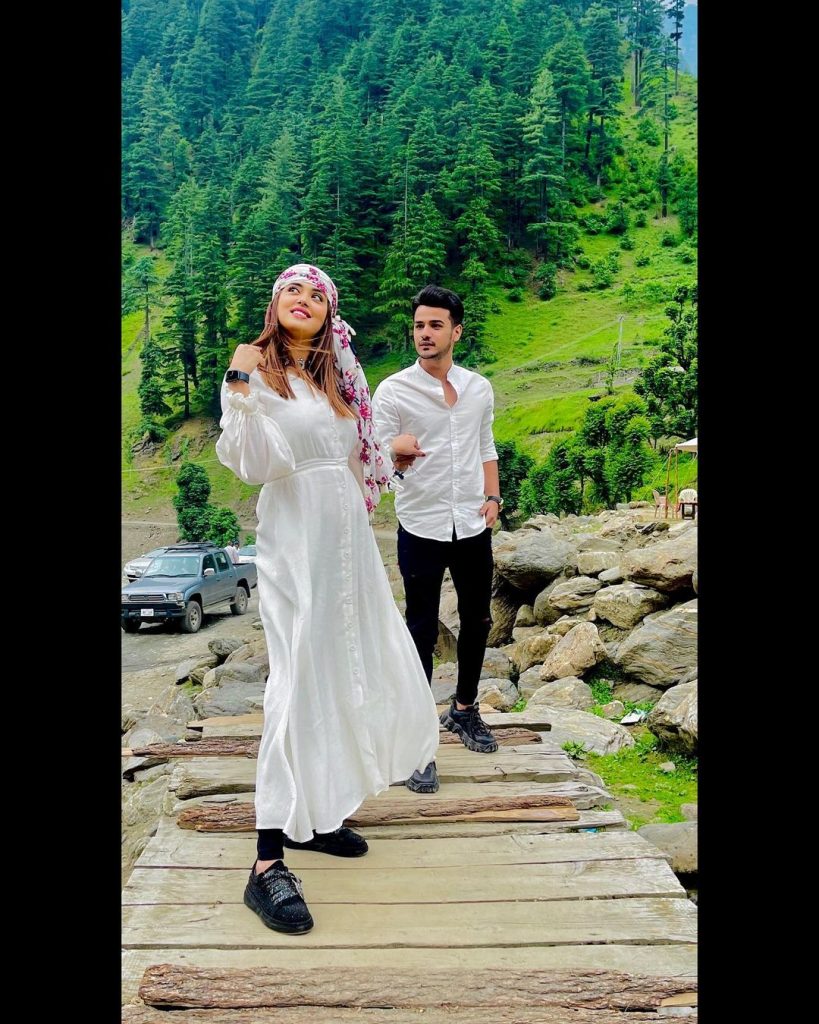 Pakistani Celebrities Enjoying Vacations In Northern Areas Of Pakistan