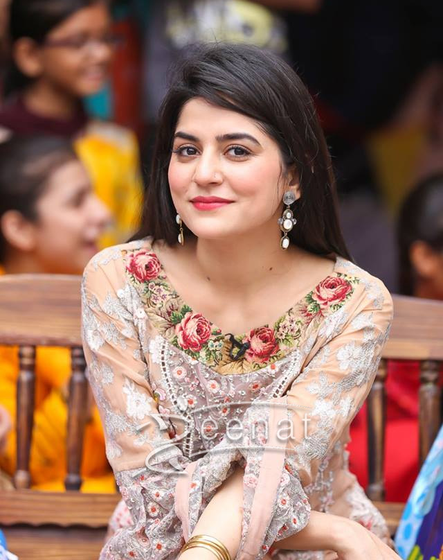 Adorable Pictures Of Sanam Baloch With Her Daughter