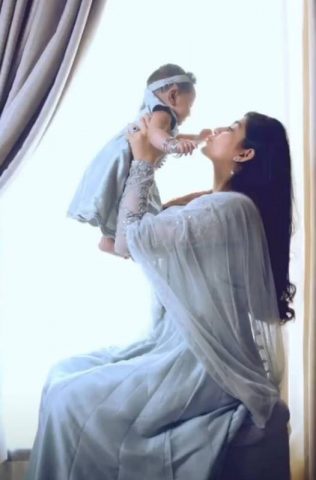 Adorable Pictures Of Sanam Baloch With Her Daughter