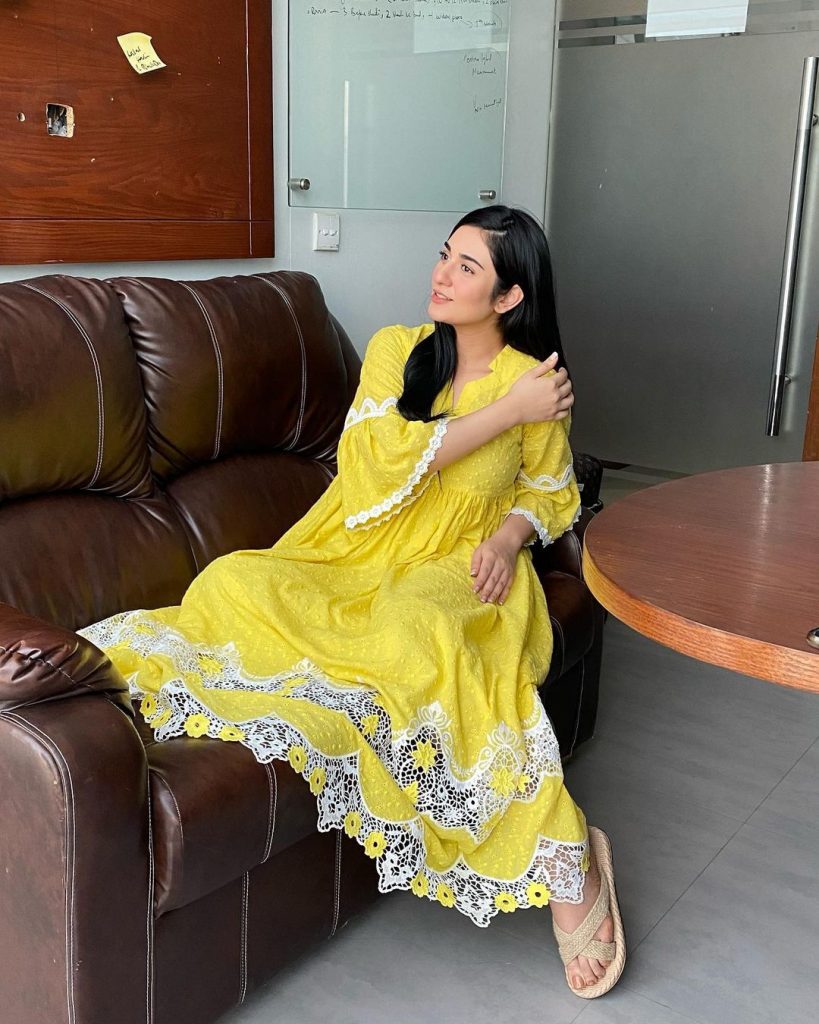 Mommy-To-Be Sarah Khan Glowing In Summer Outfits - Pictures