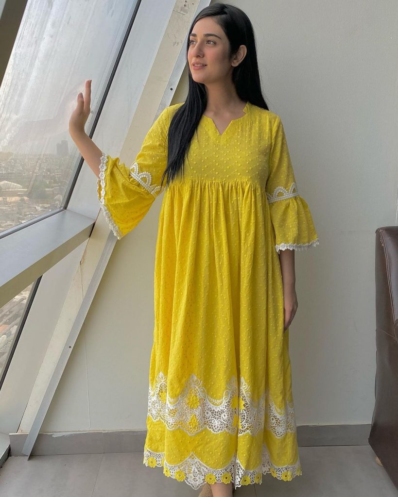 Mommy-To-Be Sarah Khan Glowing In Summer Outfits - Pictures