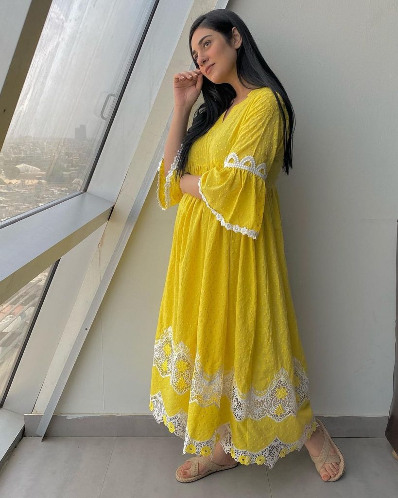 Mommy-To-Be Sarah Khan Glowing In Summer Outfits - Pictures