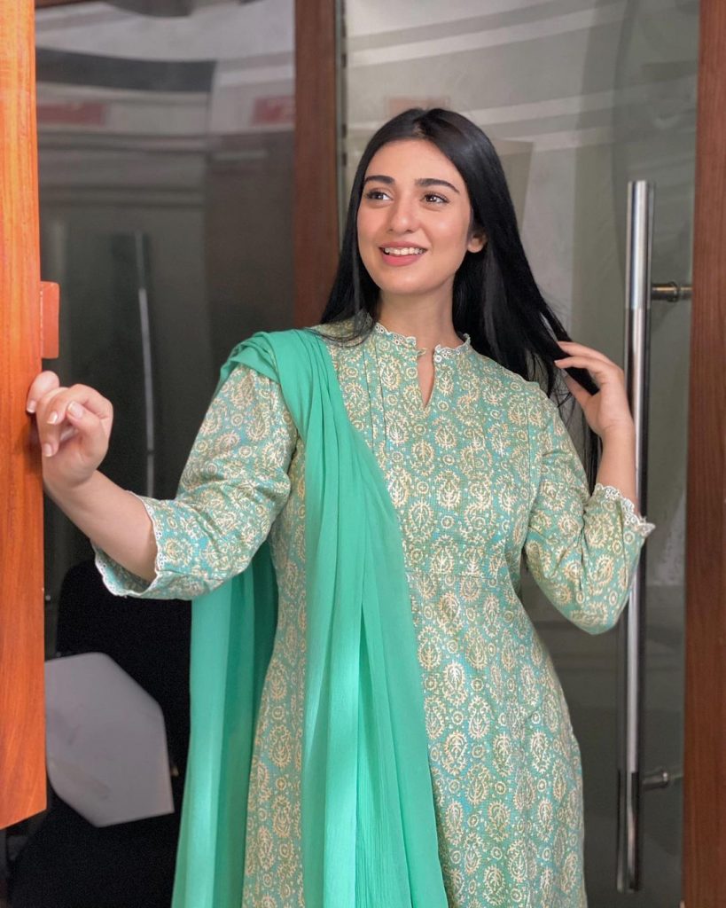 Mommy-To-Be Sarah Khan Glowing In Summer Outfits - Pictures