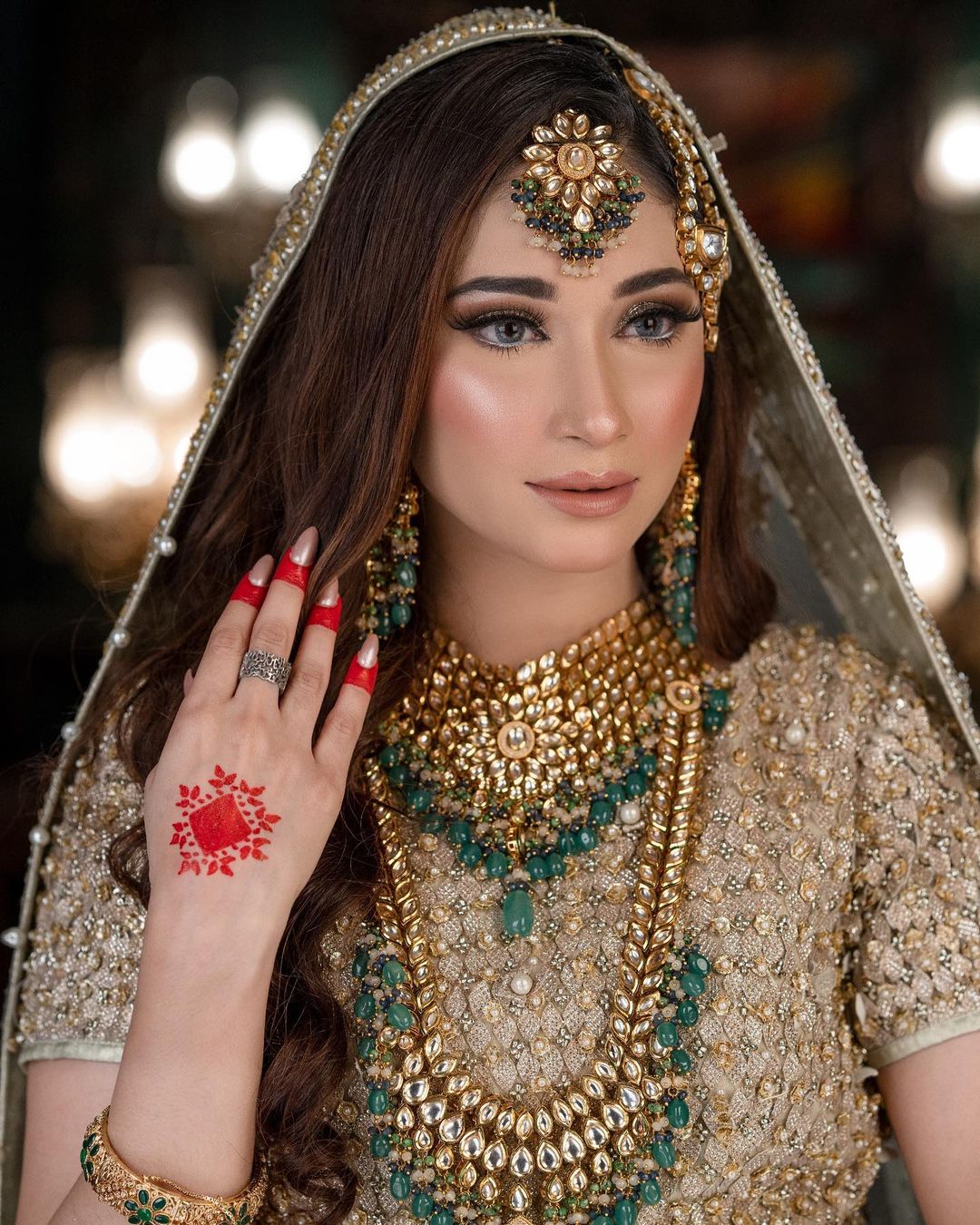 shameen-khan-looking-radiant-in-bridal-wear-by-erum-khan-couture