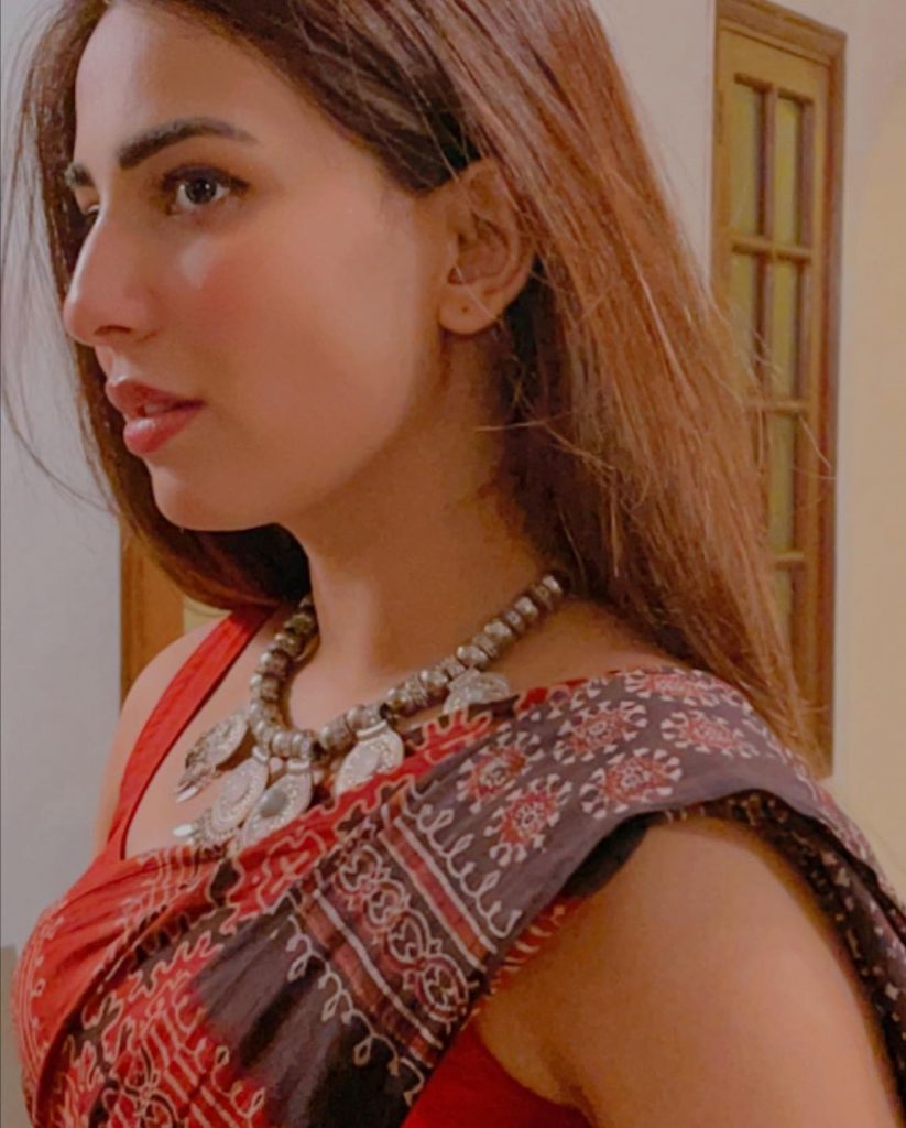 Ushna Shah Looks Super Chic In Saree Reviewitpk