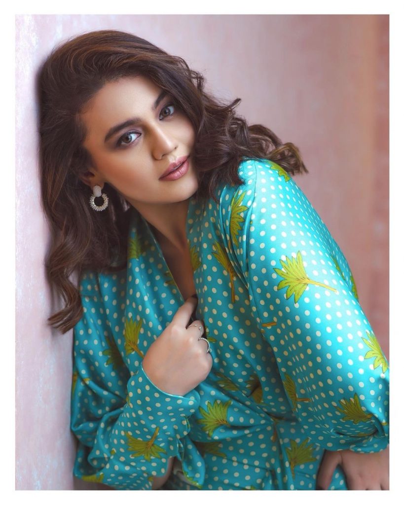 Zara Noor Abbas's Recent Photo Shoot Is Bringing In A Lot Of Criticism