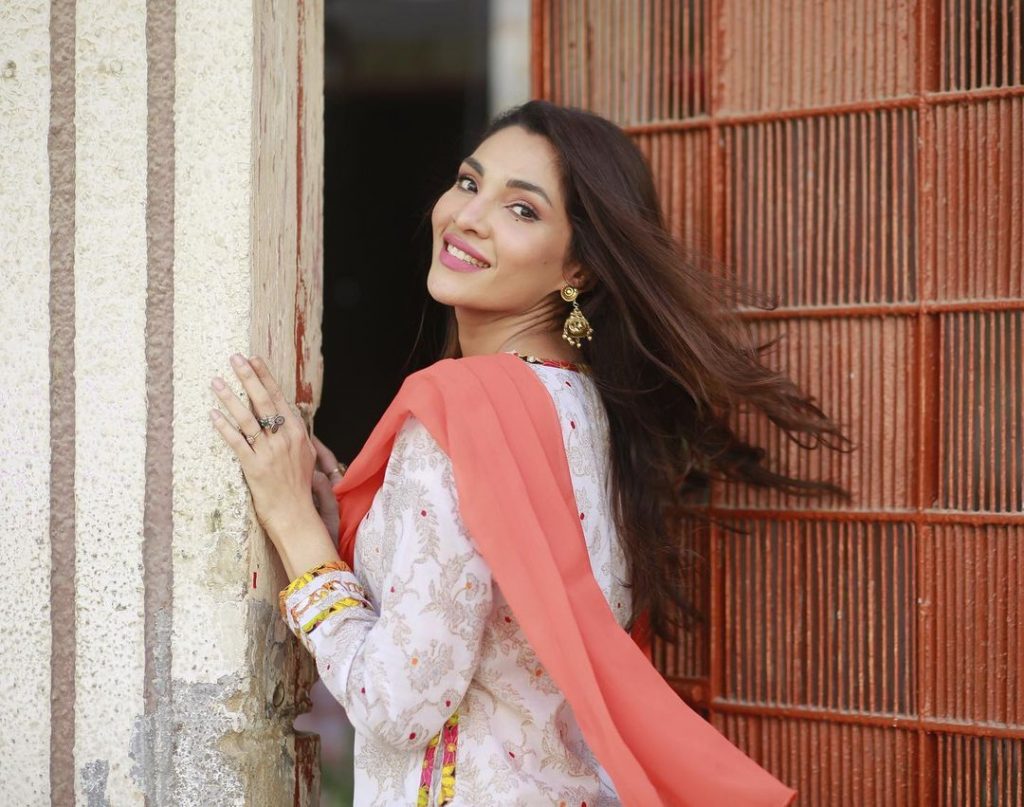 Zhalay Sarhadi Sings The OST Of "Yaar Na Bichray" In Her Melodious Voice