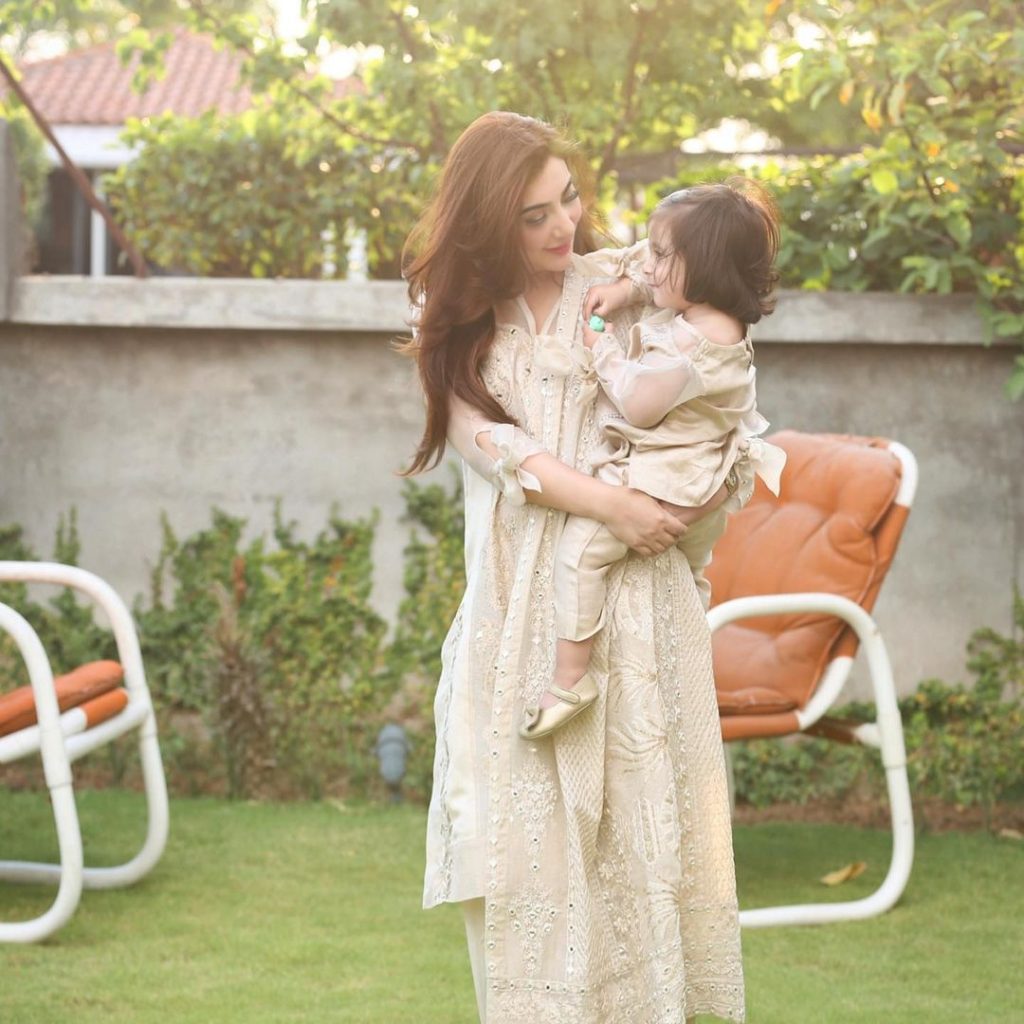 Adorable Pictures Of Aisha Khan With Her Daughter Mahnoor Uqbah Malik