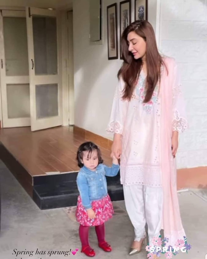 Adorable Pictures Of Aisha Khan With Her Daughter Mahnoor Uqbah Malik