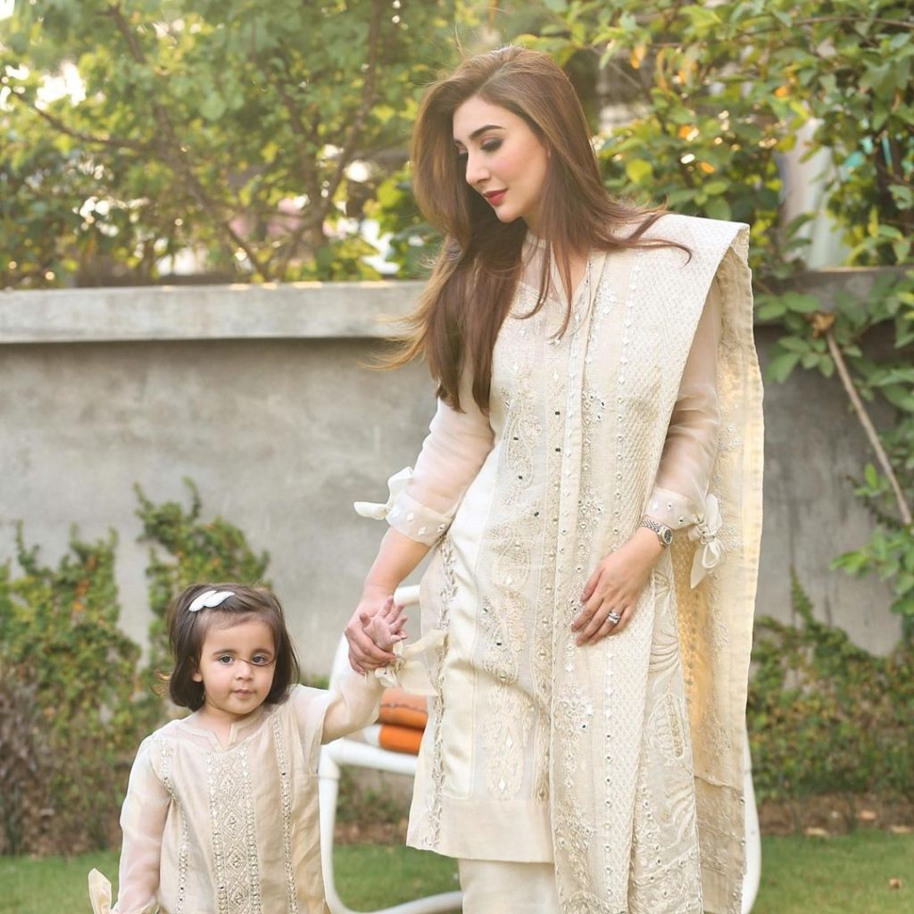 Adorable Pictures Of Aisha Khan With Her Daughter Mahnoor Uqbah Malik