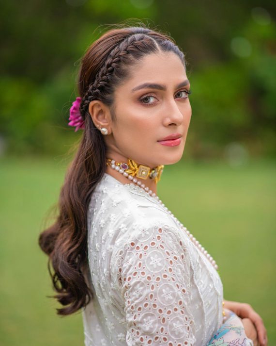 Ayeza Khan Looks Alluring As A Modern Bride In Her Latest Shoot ...