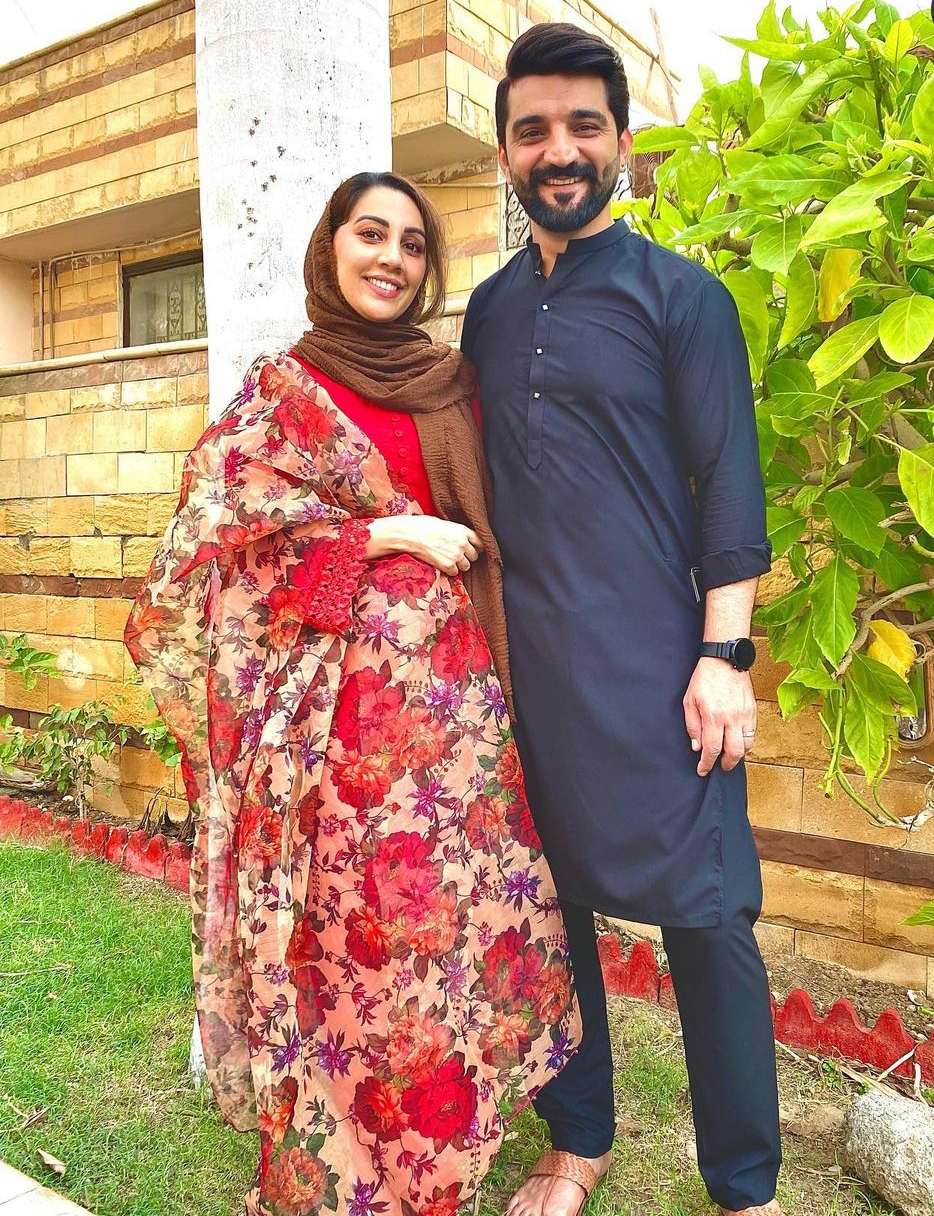 Celebrity Couples From Eid Ul Azha 2021 Second Day - Pictures | Reviewit.pk