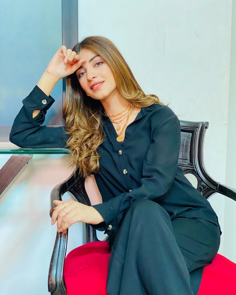 Kinza Hashmi Celebrates 5 Million Followers On Instagram