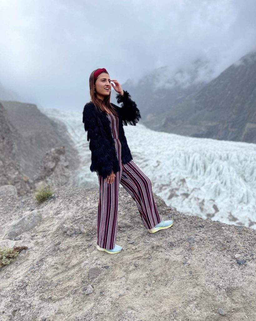 Natasha Hussain Pictures With Daughters From Hunza Valley